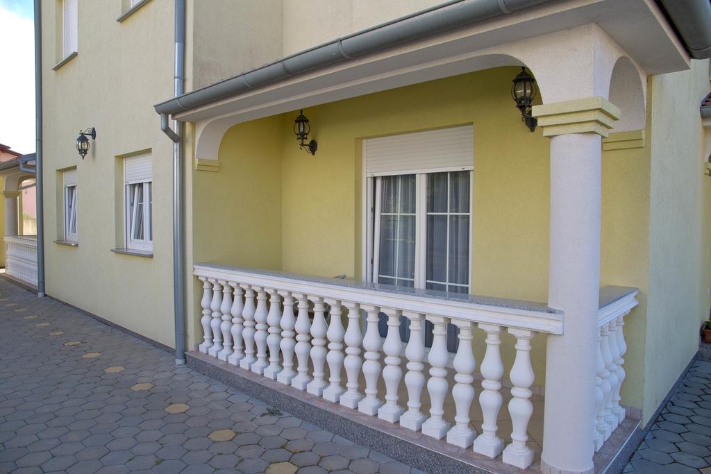 Apartment Komljenovic Póla Kültér fotó